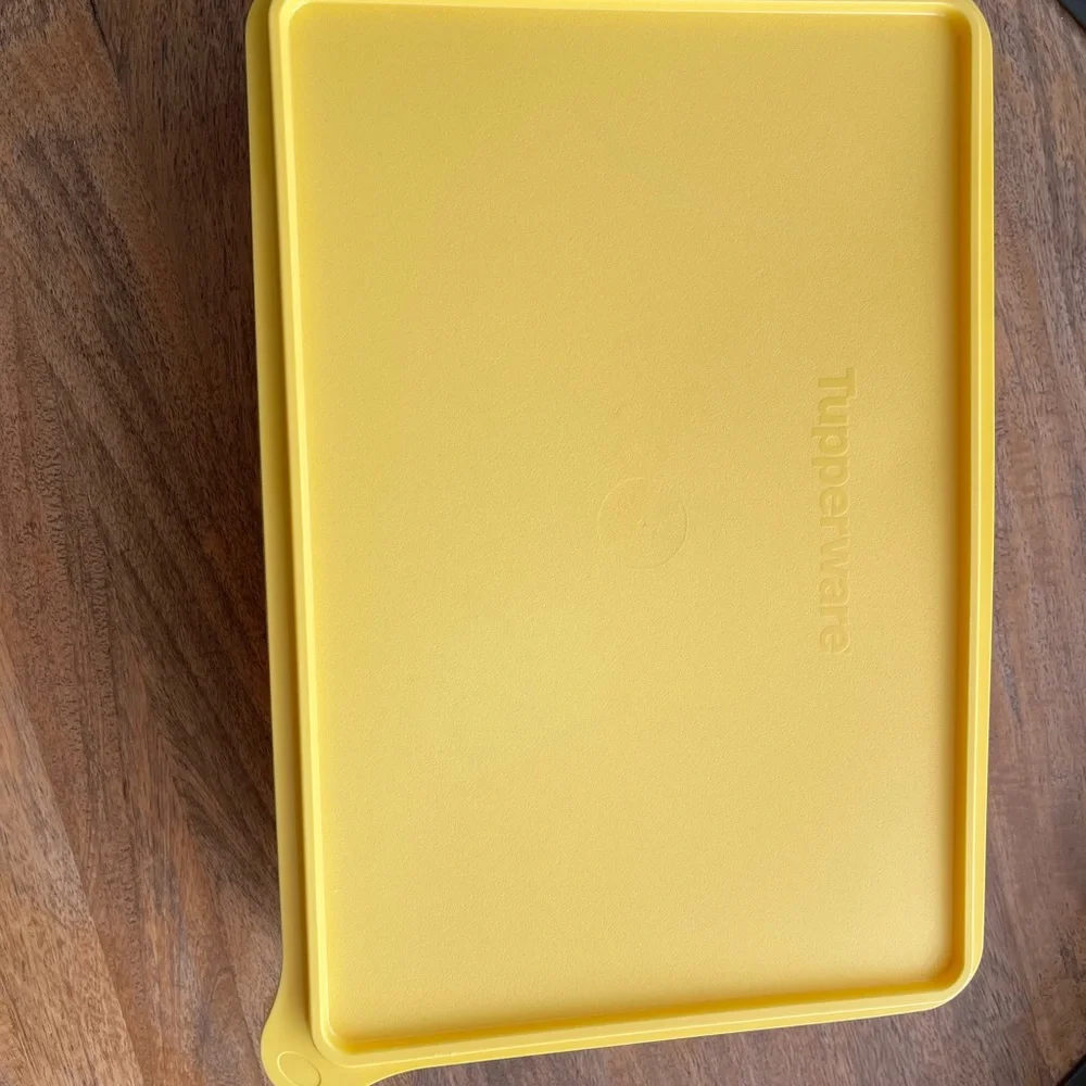 Tupperware storage container - Picture 6 of 6